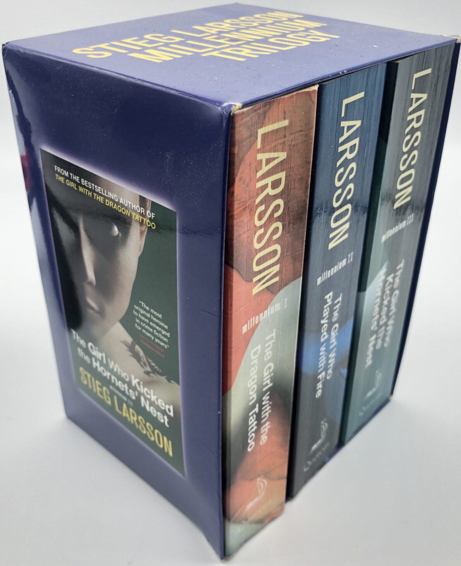 millennium-trilogy-box-side Bild der Vorderseite der Millenium Trilogy Box