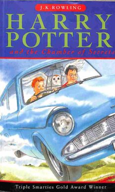 Vorderseite des Buches Harry Potter and the Chamber of secrets